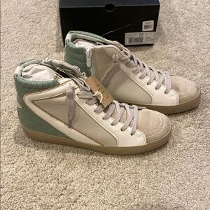 Shu Shop kids size 5 tennis shoes